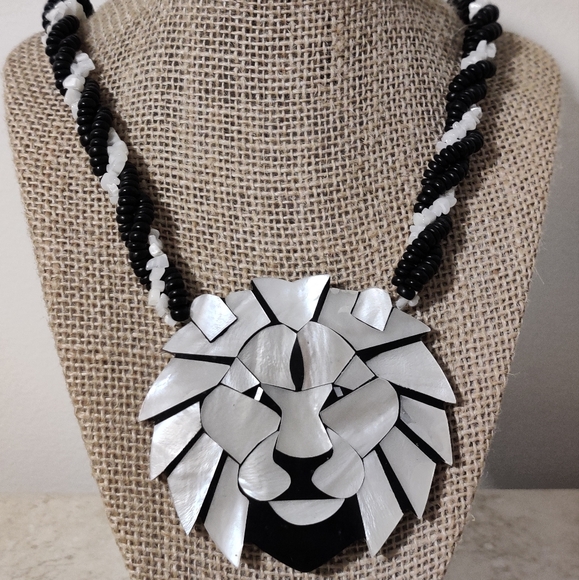 Vintage Lee Sands Mosaic Mother of Pearl Lion Necklace - Picture 4 of 12